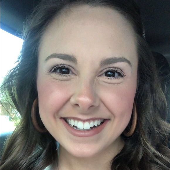 Meet your Posher, Gabriella - Picture 1 of 1